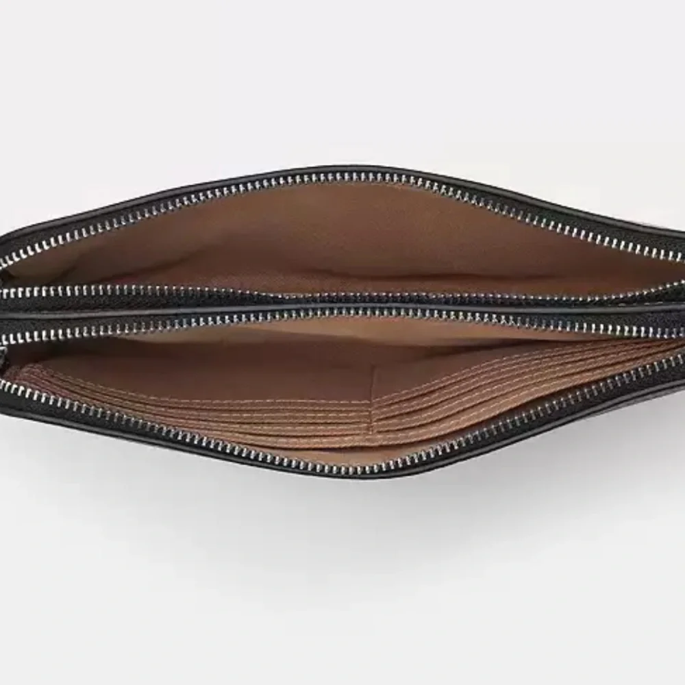 Beautiful Coach White & Black Double- Zip Wristlet. - Picture 6 of 8